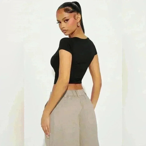 Vanessa  V-Neck Crop Top - Black - Picture 1 of 3